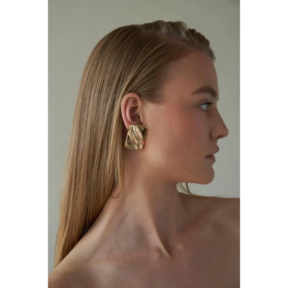 Lili Claspe Adva Clip On Earrings in Gold New Womens Jewelry - Picture 2 of 9